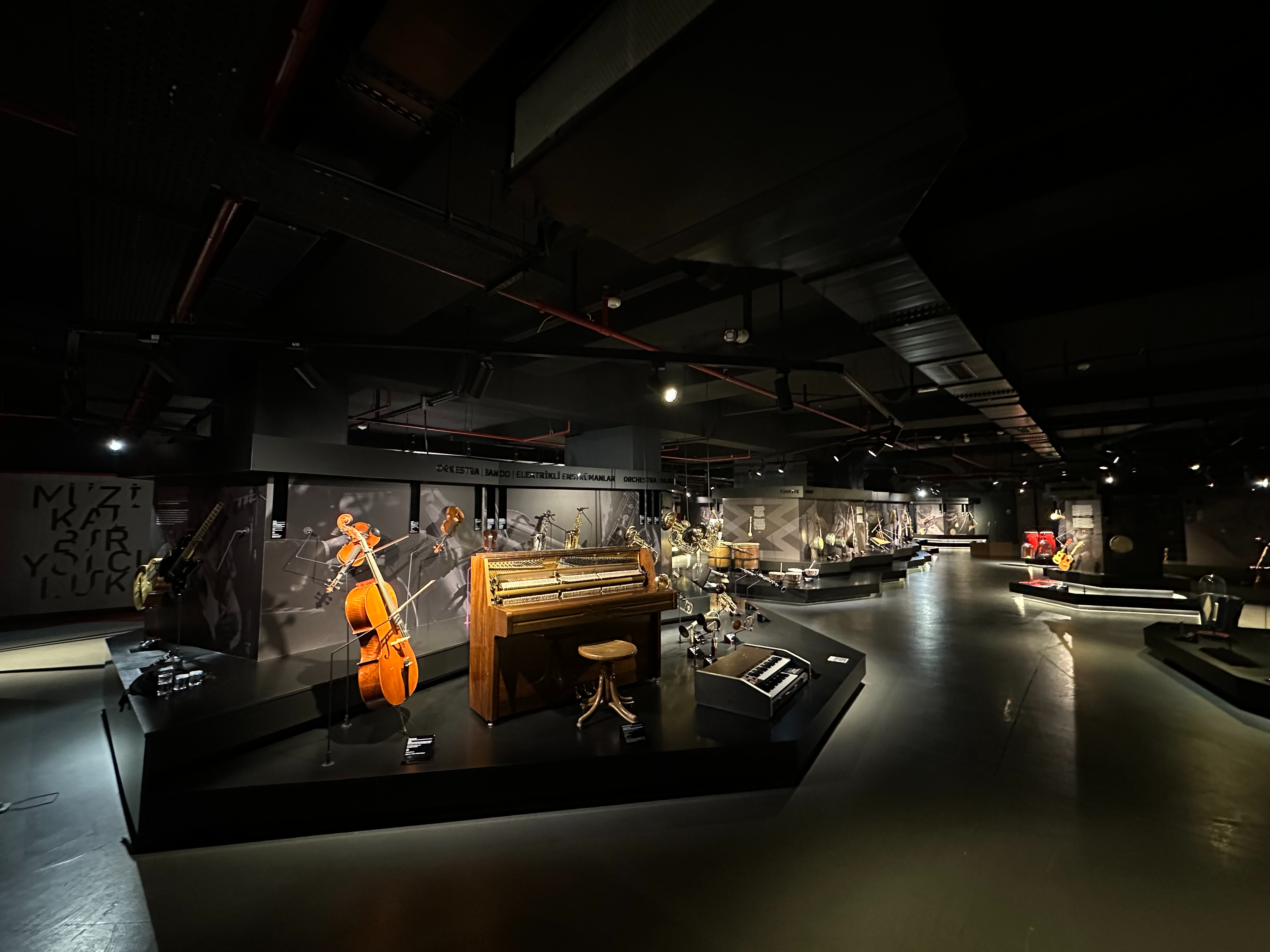 About Us Dr. Hüseyin Parkan Sanlıkol Müzik Enstrümanları Müzesi Görsel