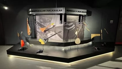 Rusya - Kafkaslar - Balkanlar Dr. Hüseyin Parkan Sanlıkol Müzik Enstrümanları Müzesi Görsel